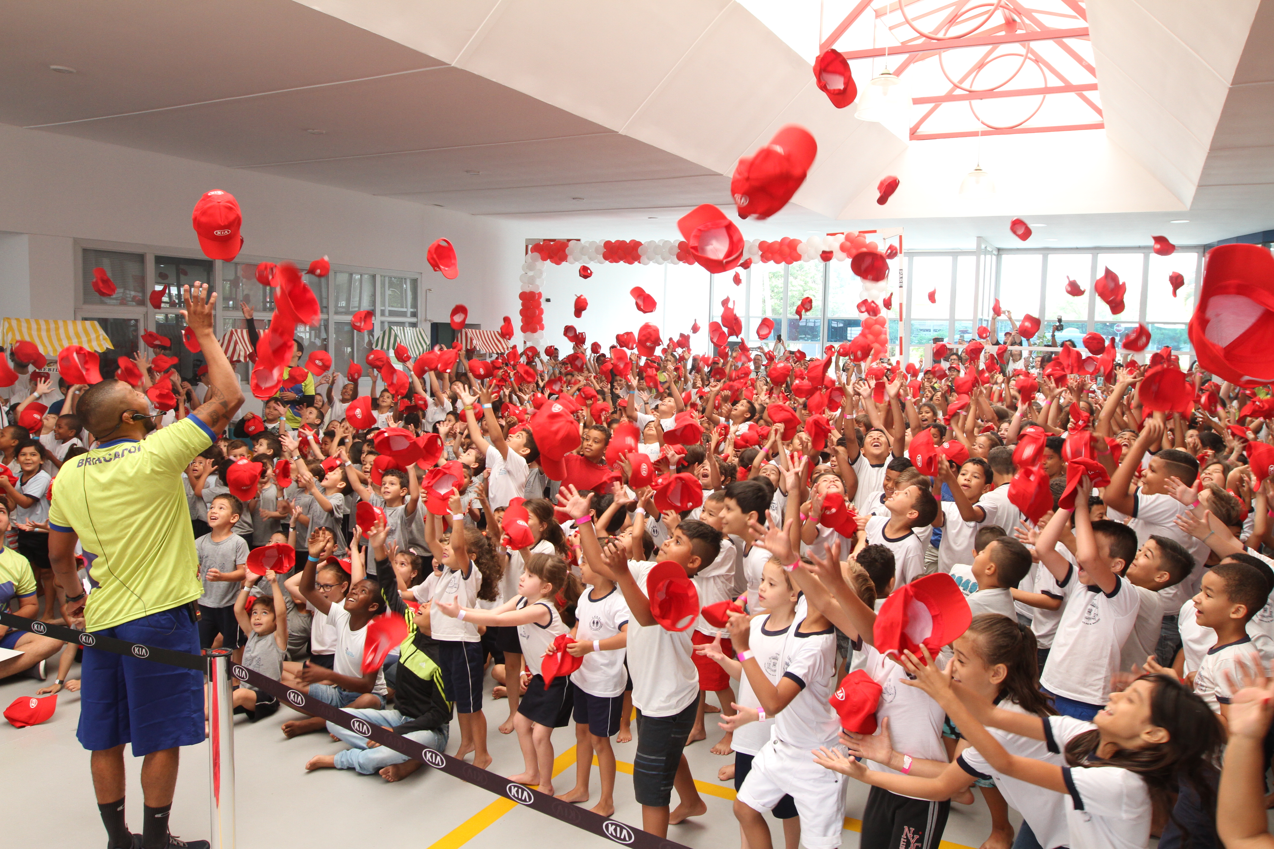 Kia reúne mais de 800 crianças em “Natal Surpreendente”