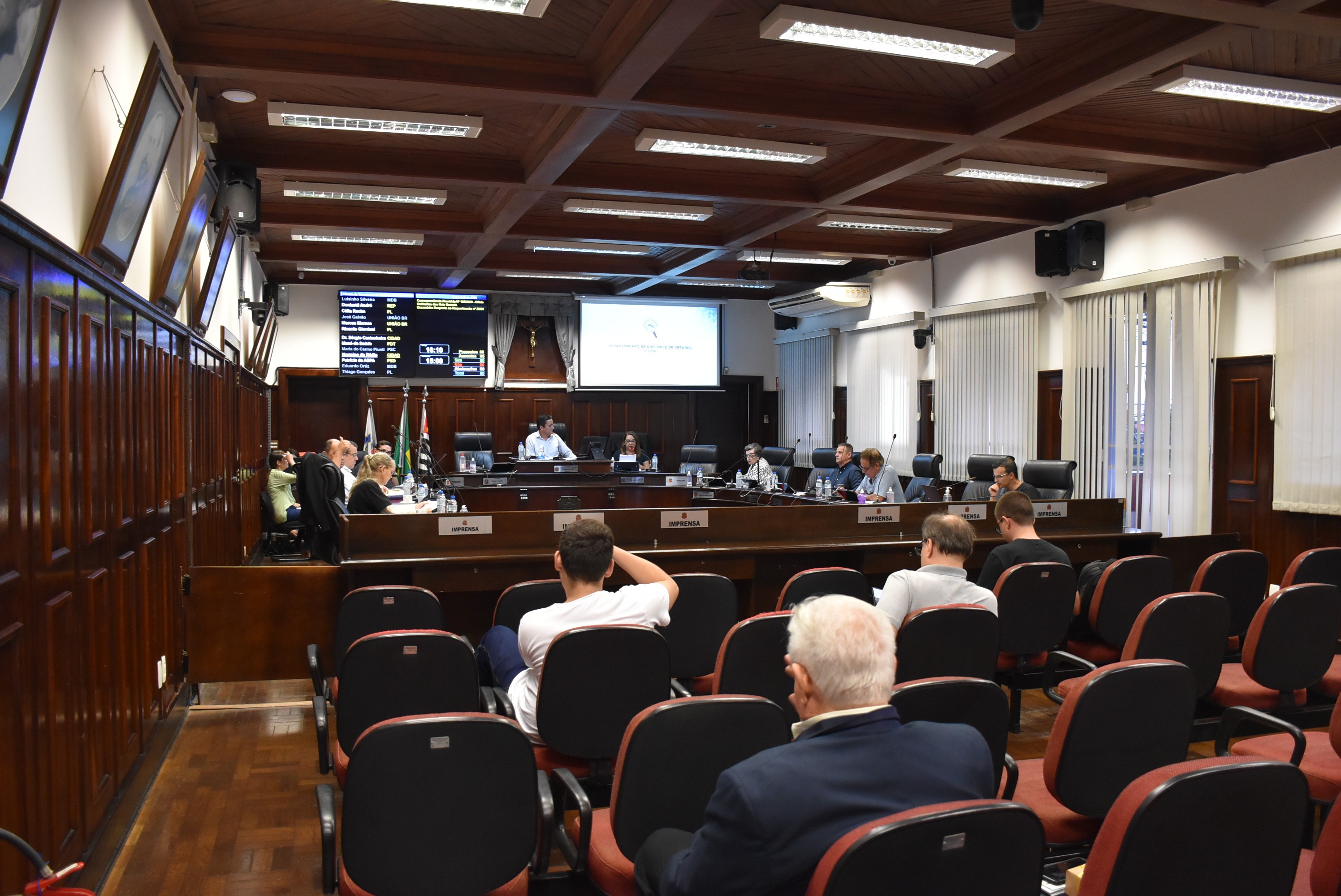 Vereadores aprovam seis projetos nesta terça; um deles contra o sorteio de animais