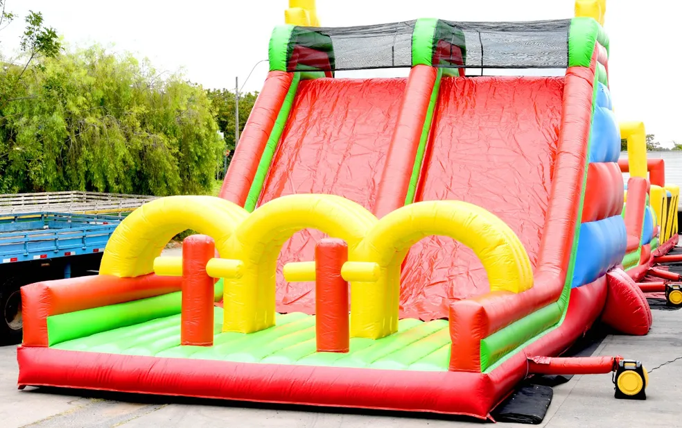 Estudo indica que crianças que passam muito tempo em frente às telas correm risco de se tornar adultos fatigados e ansiosos