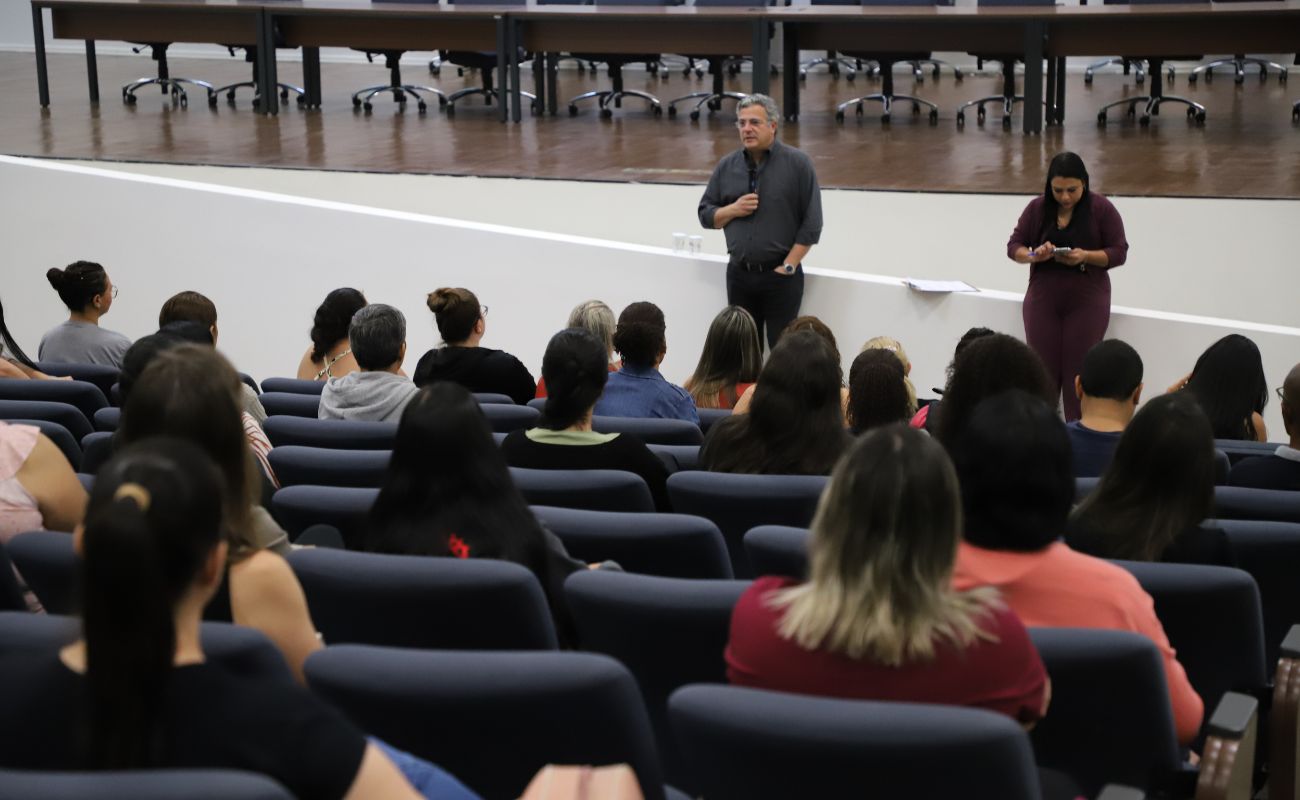 Novos servidores públicos são recepcionados por autoridades municipais