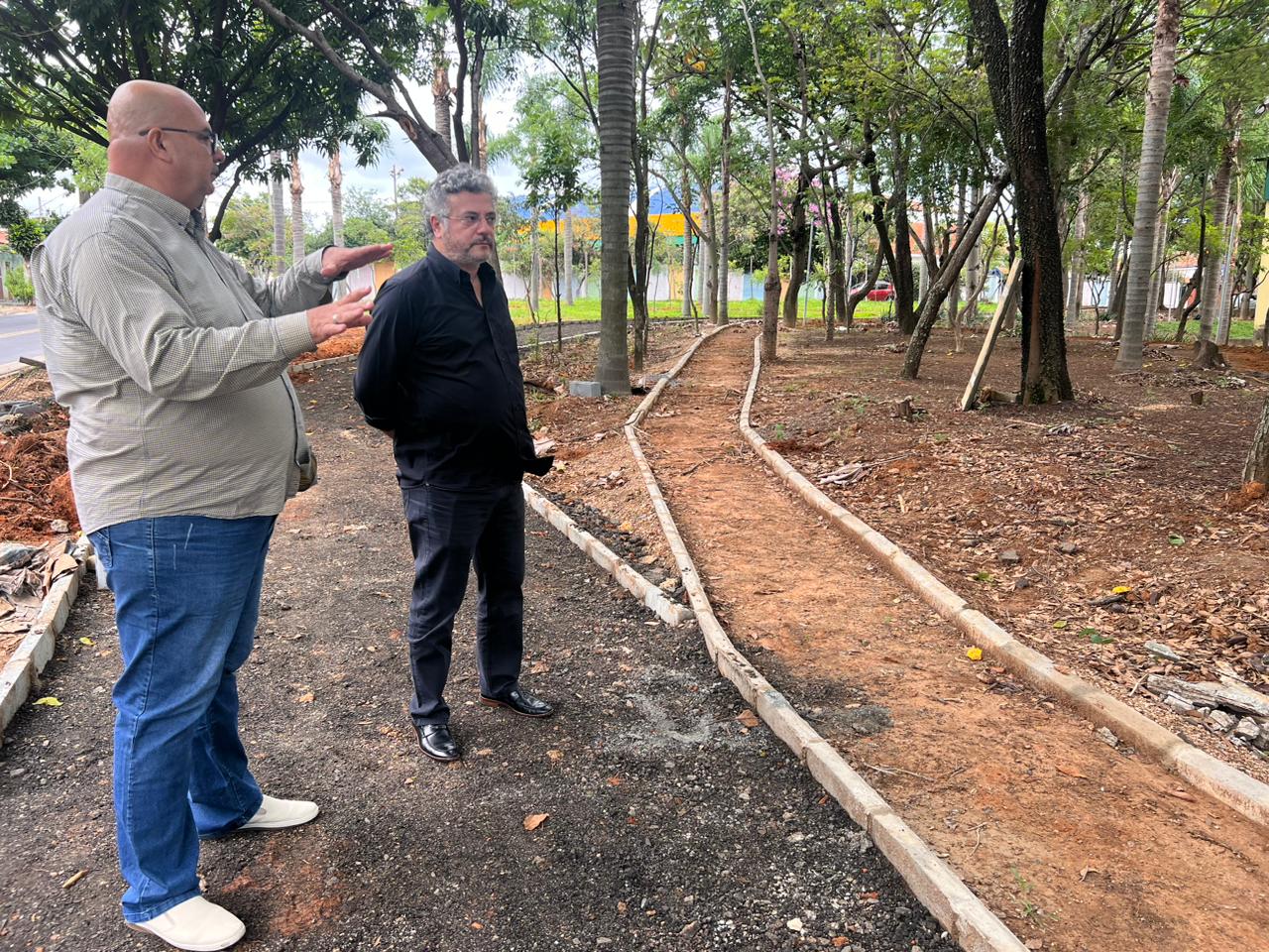 Prefeito vistoria obras de melhoria no CEA Villa