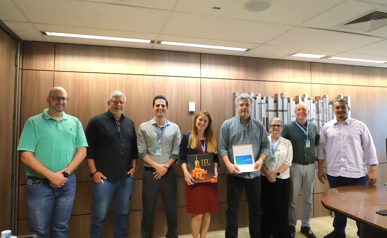 Prefeito recepciona equipe e nova gerente da Caixa Federal