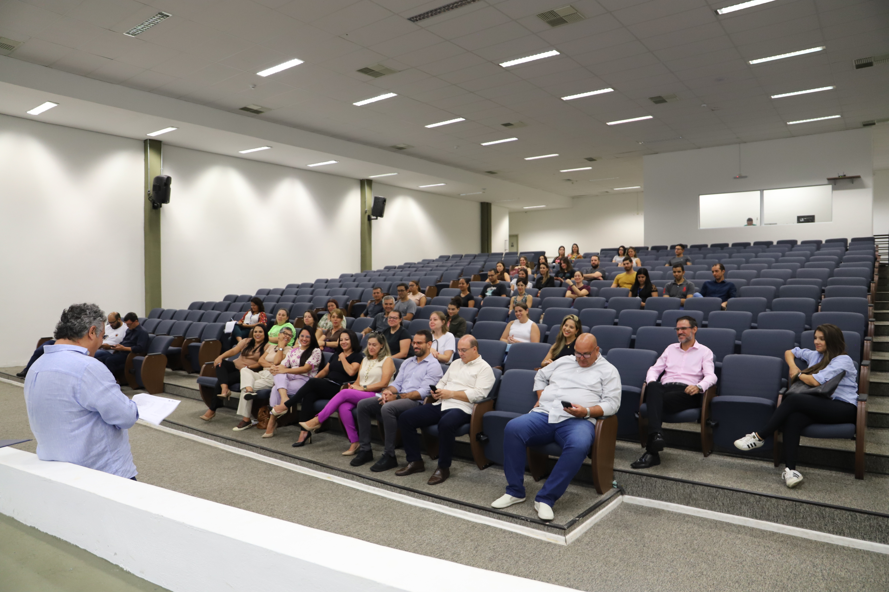 Autoridades municipais dão as boas-vindas aos novos servidores públicos aprovados em concurso