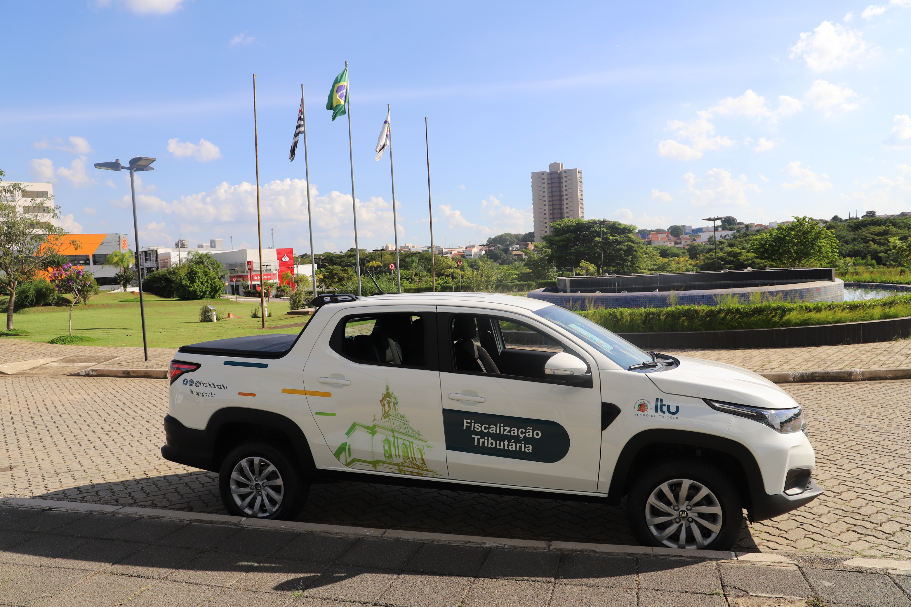 Departamento de Fiscalização Tributária recebe novo veículo