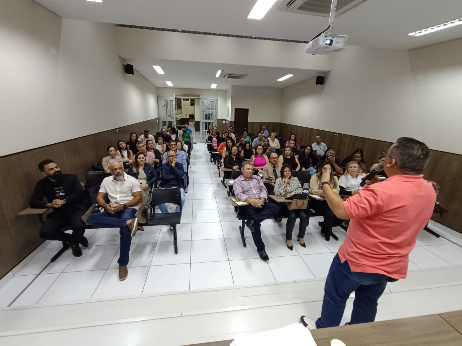 SECOM sedia em Itu e Salto o treinamento gratuito de “Negociador Full Power” com o Mestre das Vendas