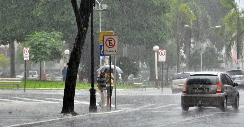 Chuva e céu nublado marcam quinta-feira em Itu com temperatura máxima de 27°C