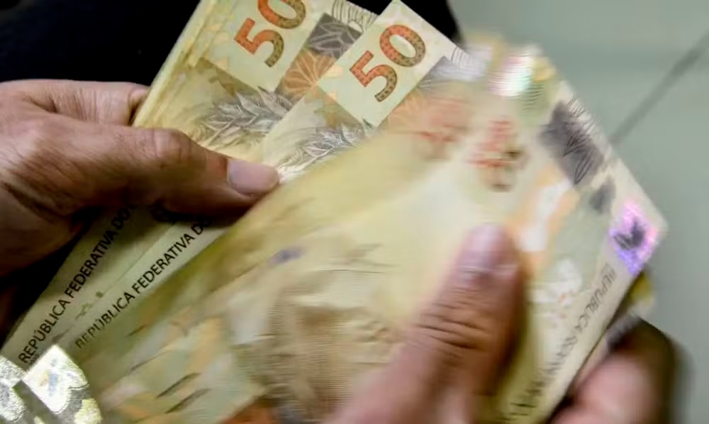 Rendimento domiciliar per capita vai a R$ 2.069 no Brasil em 2024, alta de 9,30%