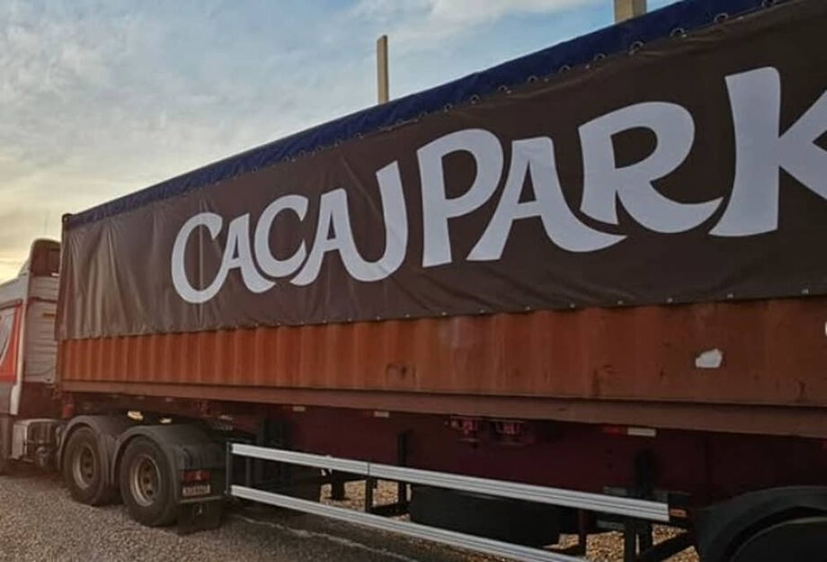 Chegada de carretas ao Cacau Park mobiliza motoristas na Rodovia Castelo Branco