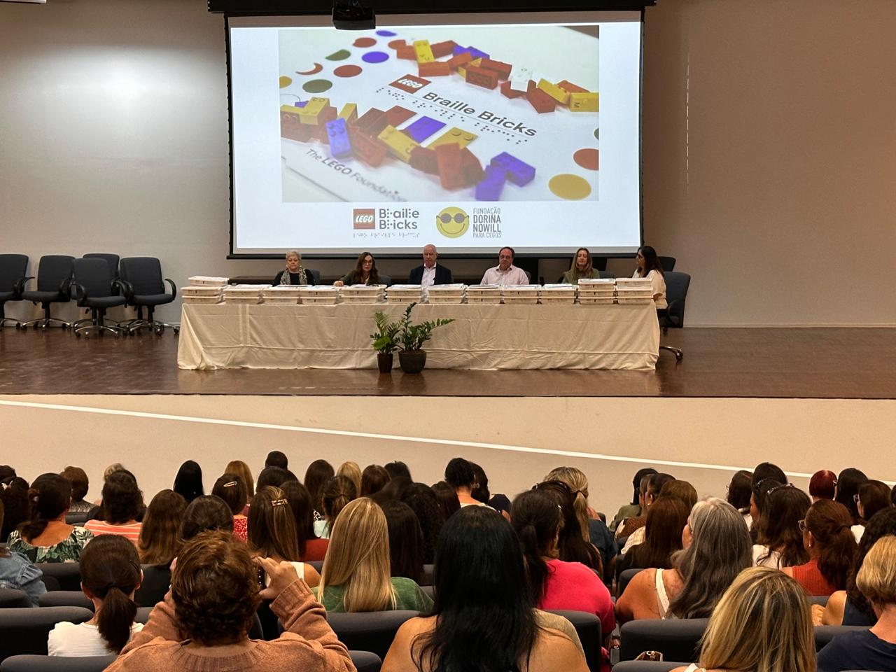 Professores de Itu recebem kits pedagógicos de ensino de Braille