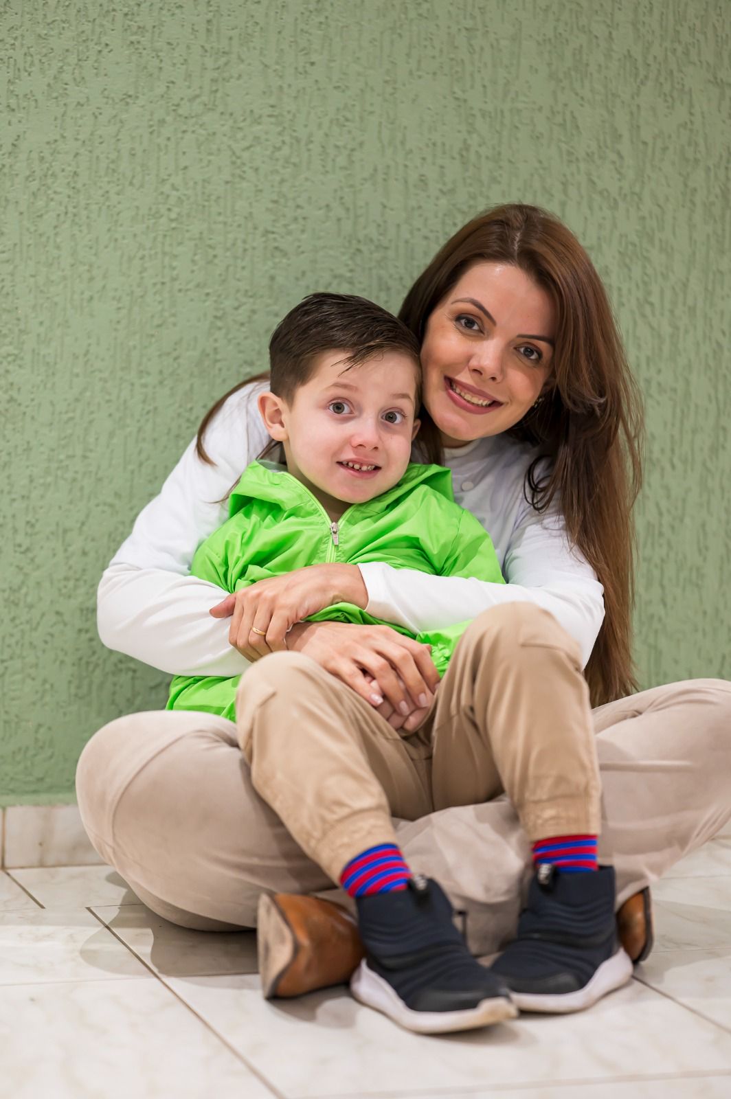 Campanha solidária com venda de pizzas mobiliza apoio para tratamento de menino com doença rara na região