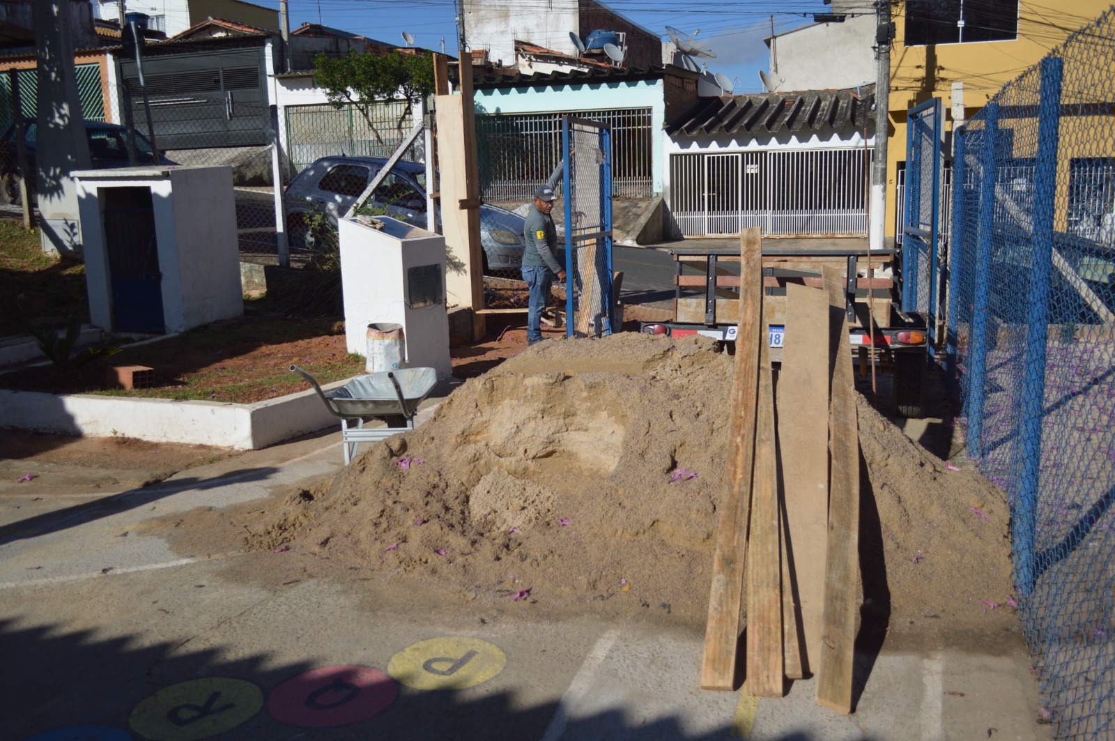 EMEI Professor Anthenor Fruet recebe manutenção no portão de entrada