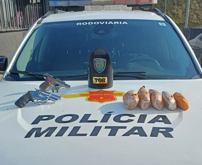 Polícia Rodoviária prende duas passageiras com armas e drogas em ônibus interestadual na SP-280, em Itu