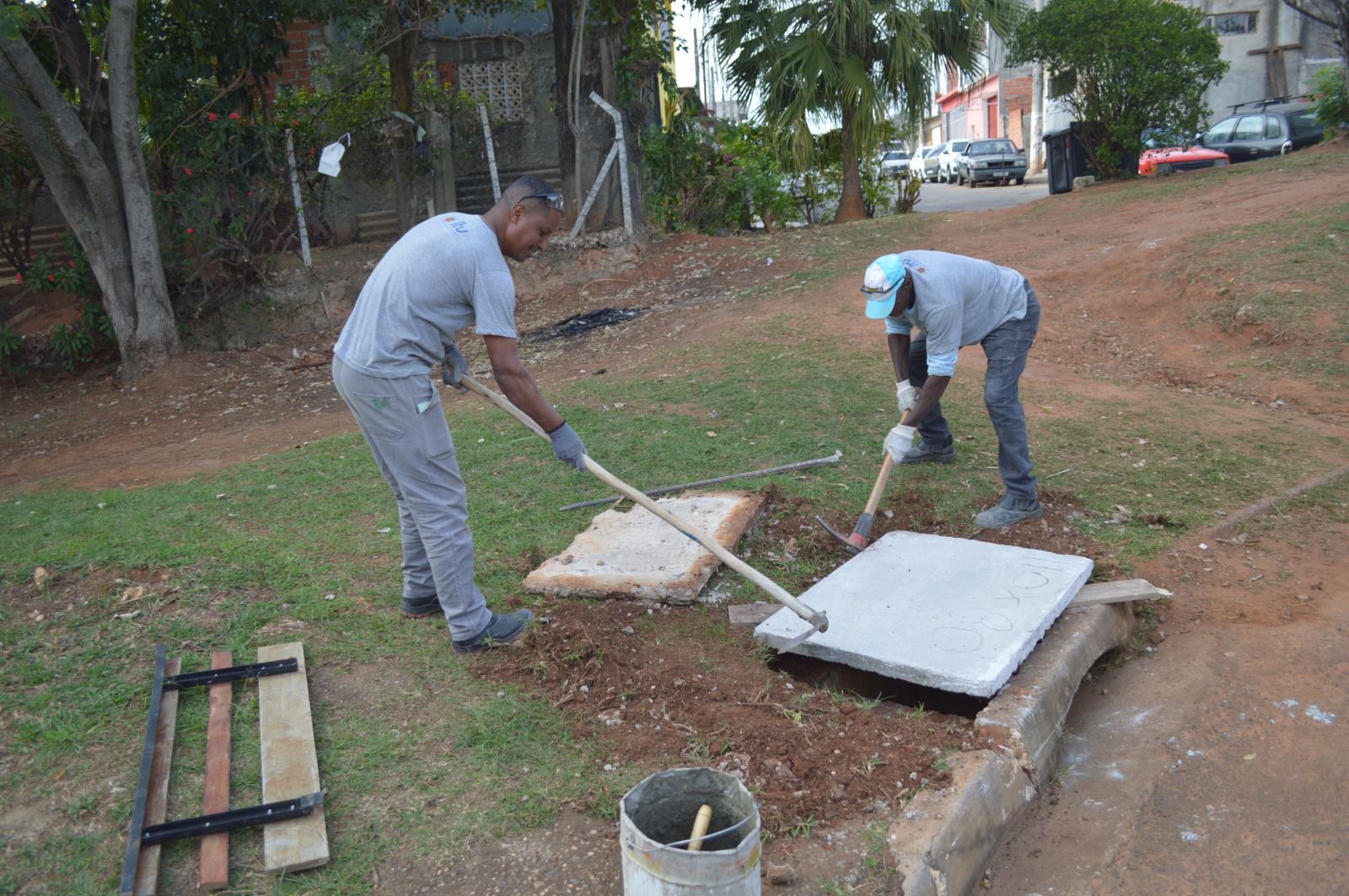Galerias pluviais passam por manutenção na Região do Pirapitingui