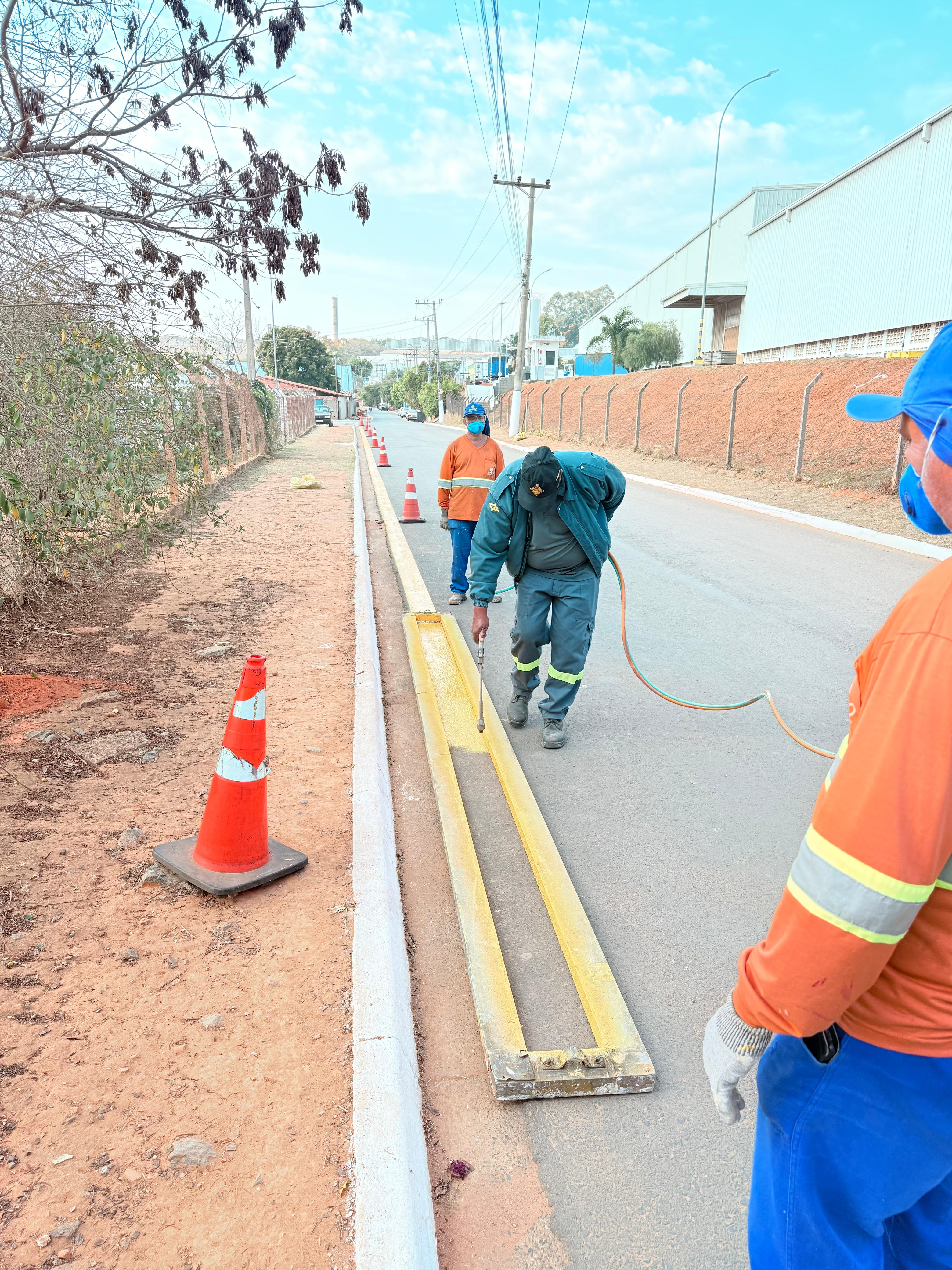Avenida Hydro, na Vila da Paz, recebe nova sinalização de solo em Itu