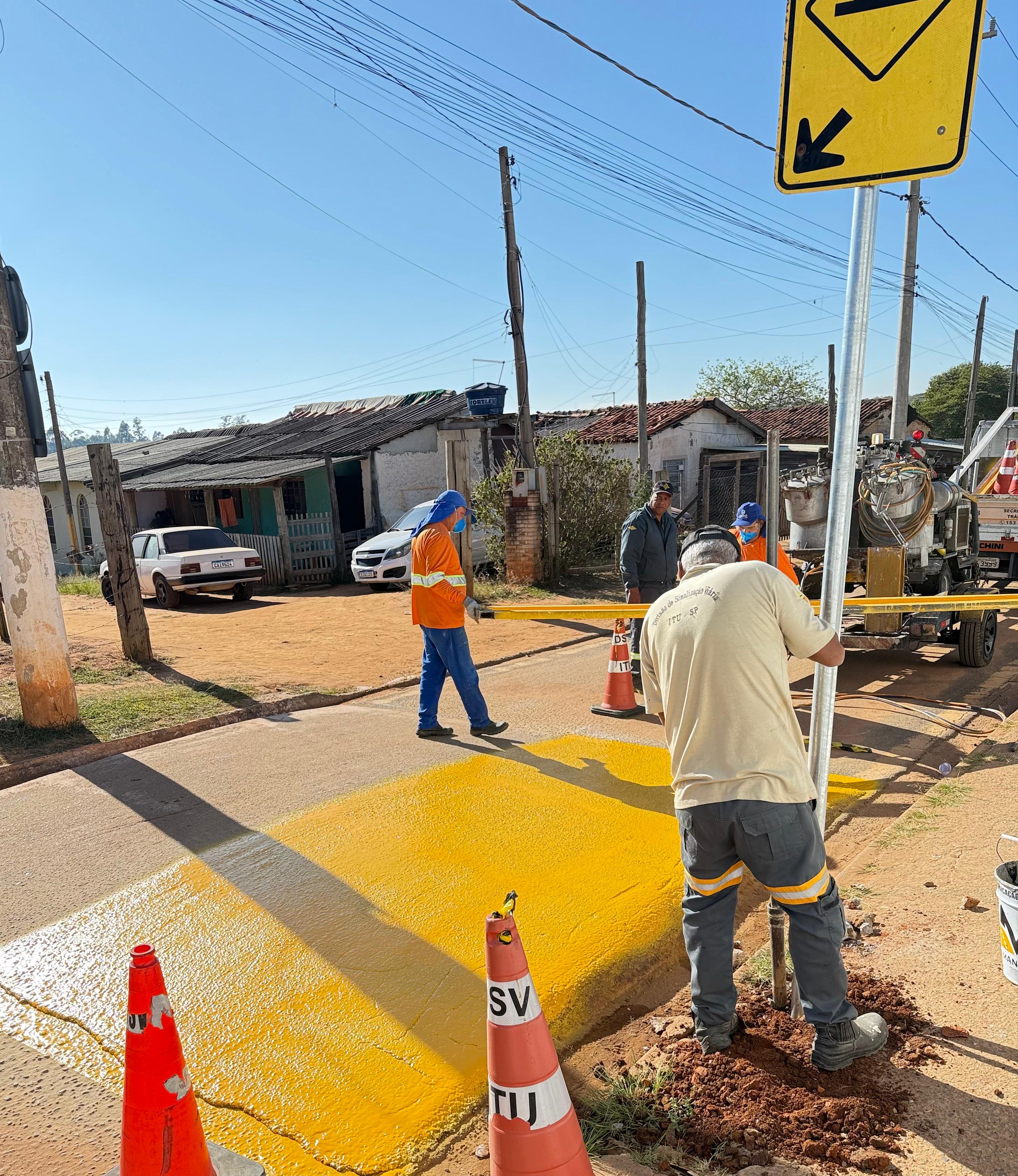 Sinalização é reforçada na Vila da Paz para garantir segurança de alunos em Itu