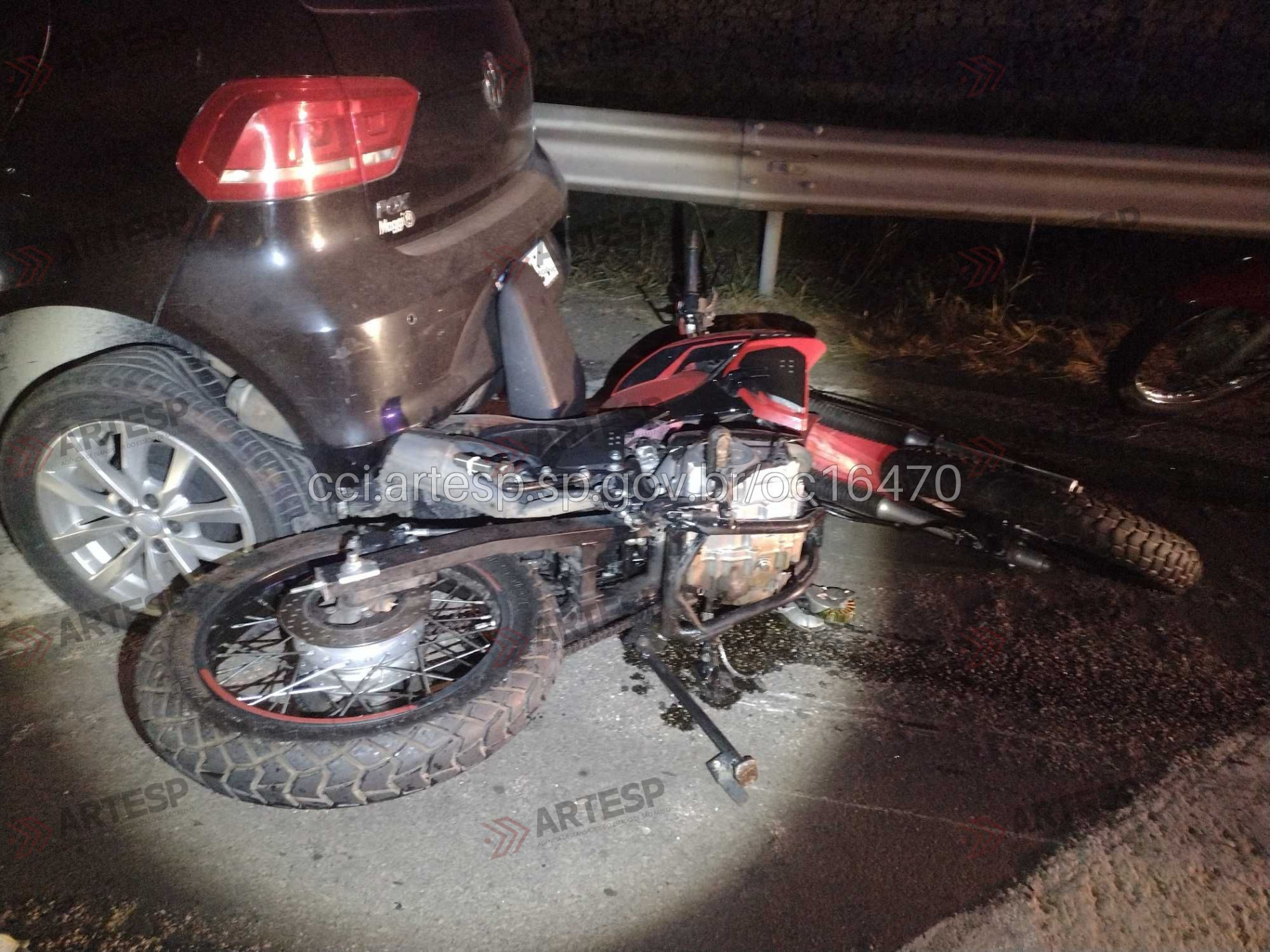Motociclista morre em engavetamento na SP-075, em Itu
