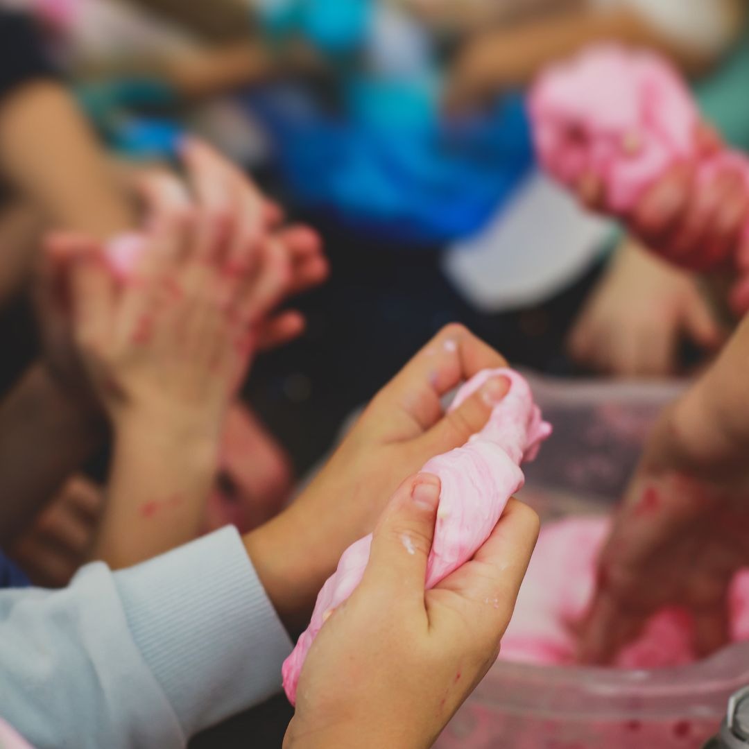 Plaza Shopping Itu promove Oficina de Slime gratuita para crianças neste fim de semana