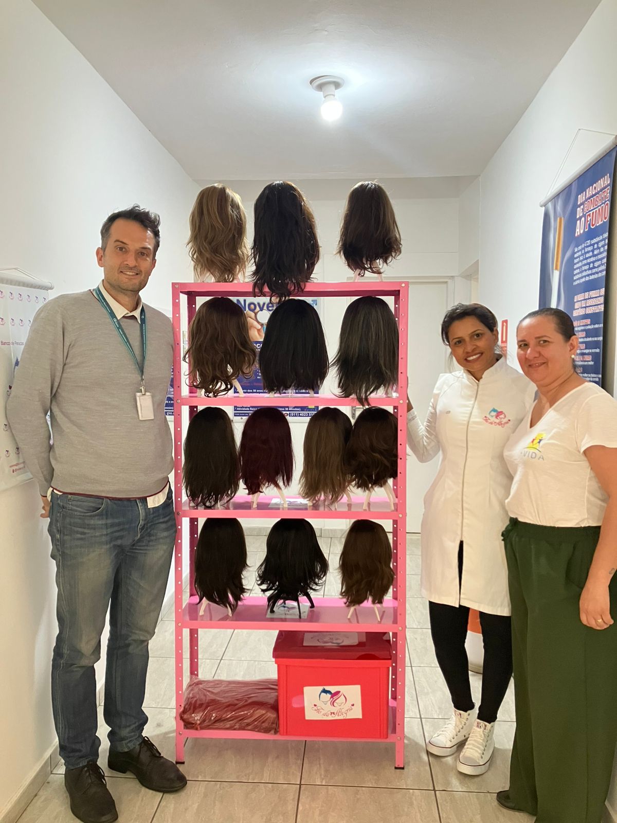 Via Colinas doa perucas para ONG +Vida em Itu durante campanha do Outubro Rosa