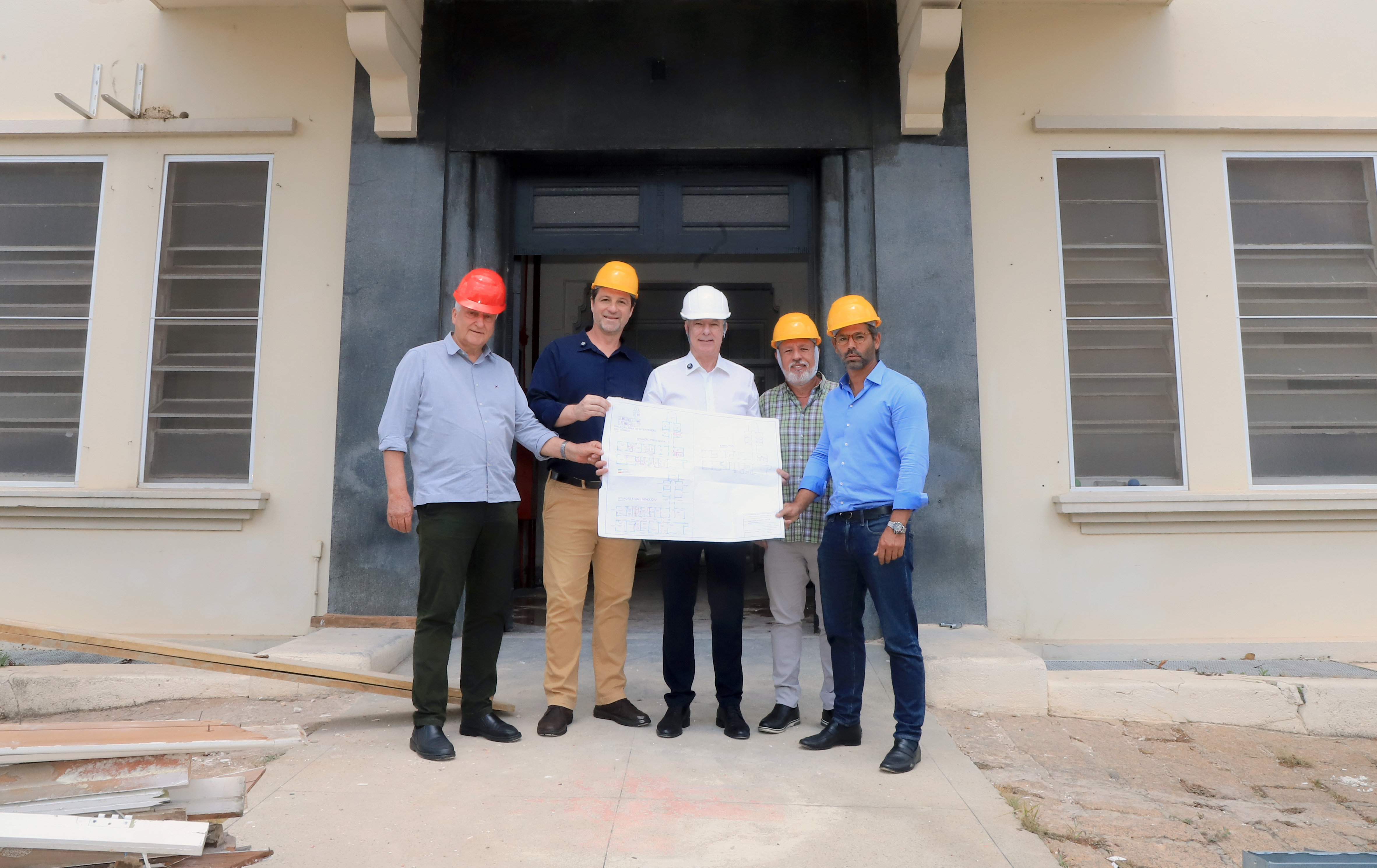 Autoridades acompanham avanço das obras do Serviço de Oncologia Amaral Carvalho em Itu