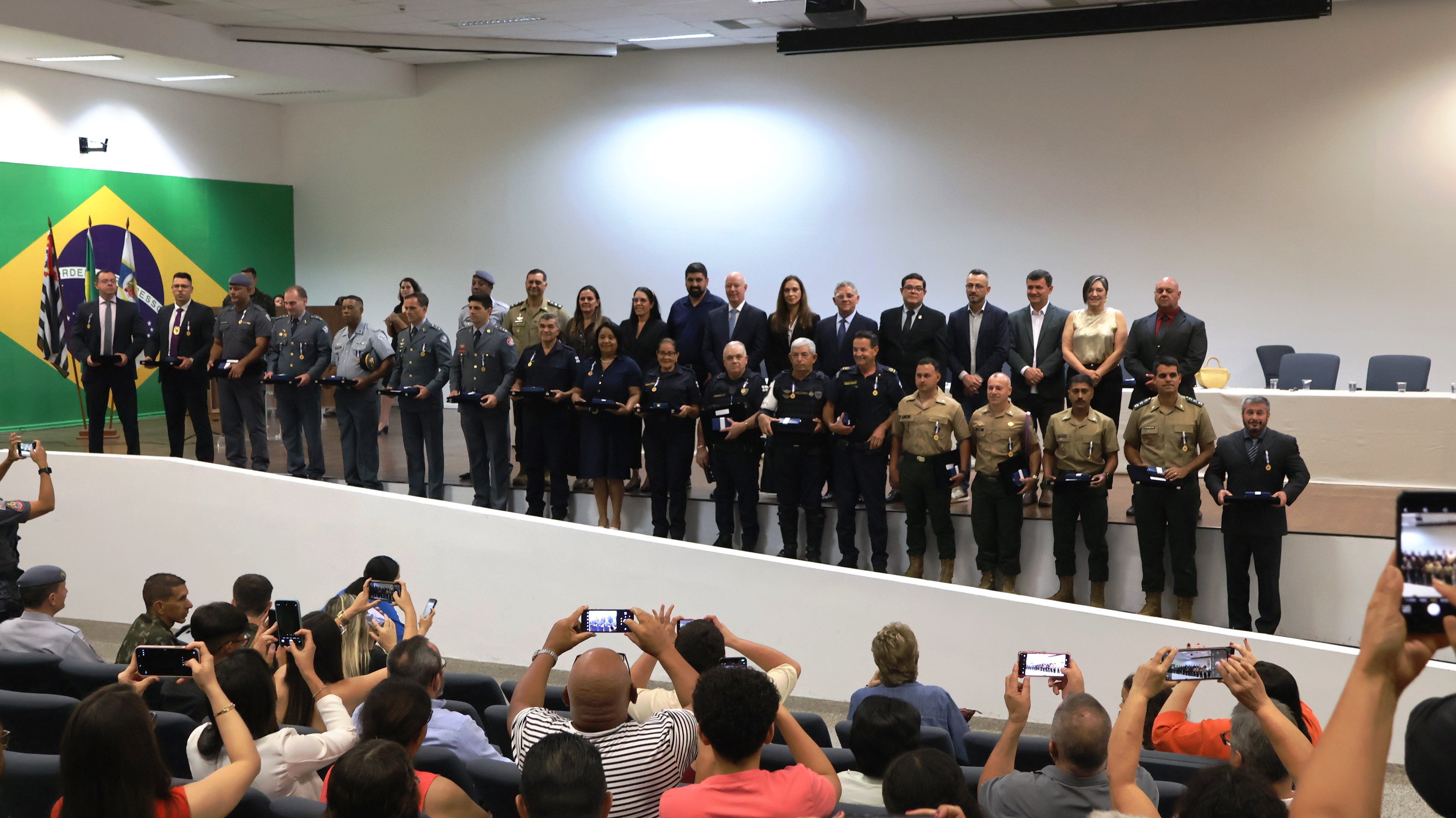 Câmara de Itu homenageia forças de segurança com Diploma e Medalha “Berço da República”
