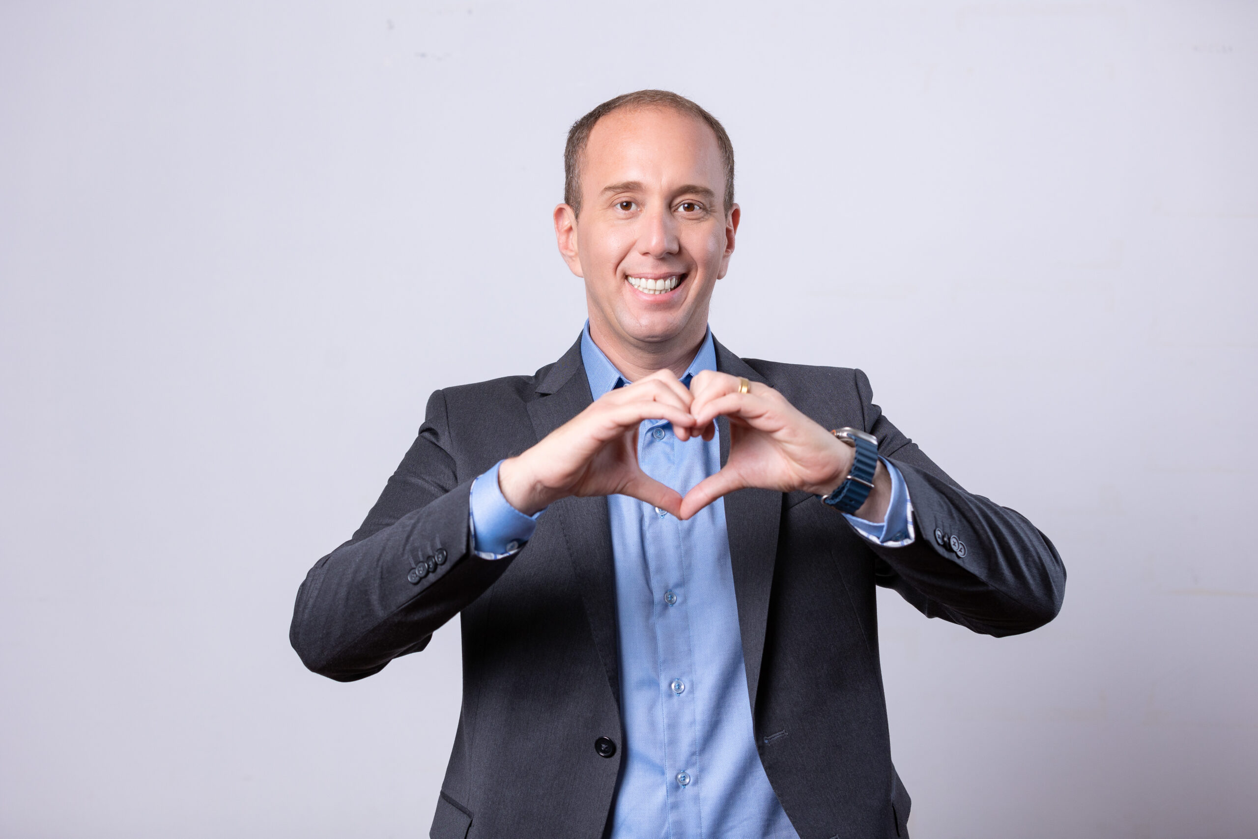 Prefeito de Sorocaba, Rodrigo Manga, é afastado do cargo por decisão judicial