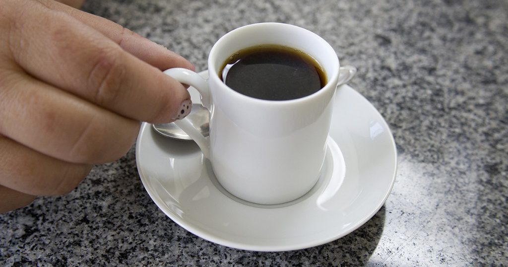 Café pode ser aliado ou vilão no combate à ressaca, alertam especialistas