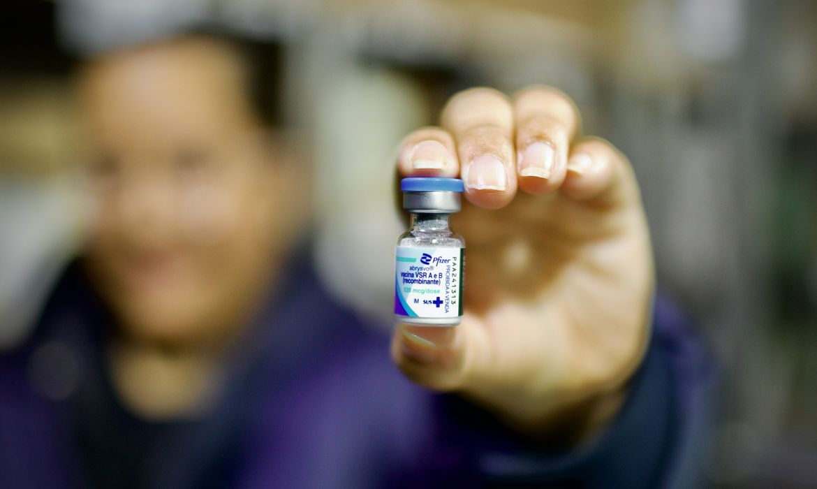 SUS amplia proteção e passa a oferecer vacina contra bronquiolite para bebês prematuros