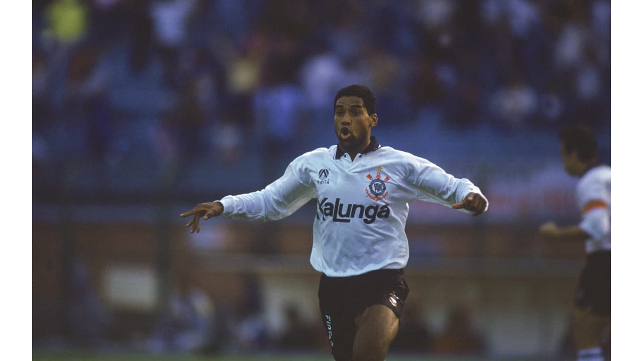 Justiça condena ex-atacante Viola por porte ilegal de arma após processo iniciado em 2012