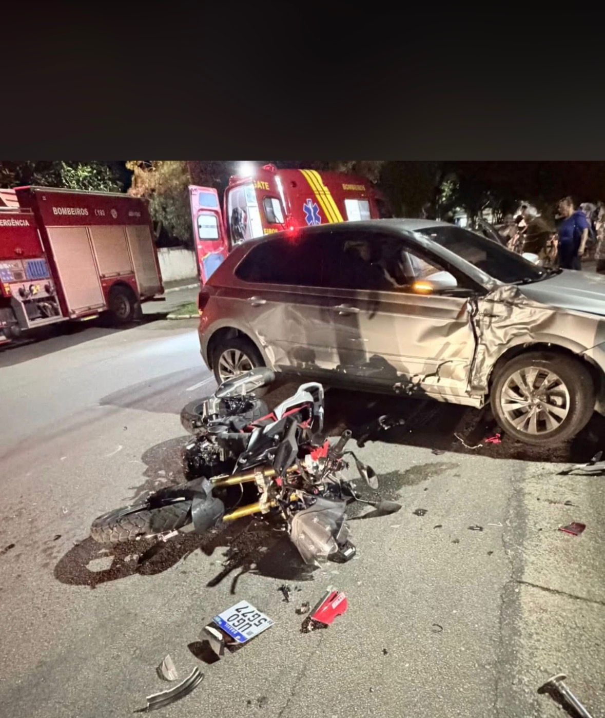 Jovem de 21 anos morre após colisão entre moto e carro na Avenida Barata Ribeiro
