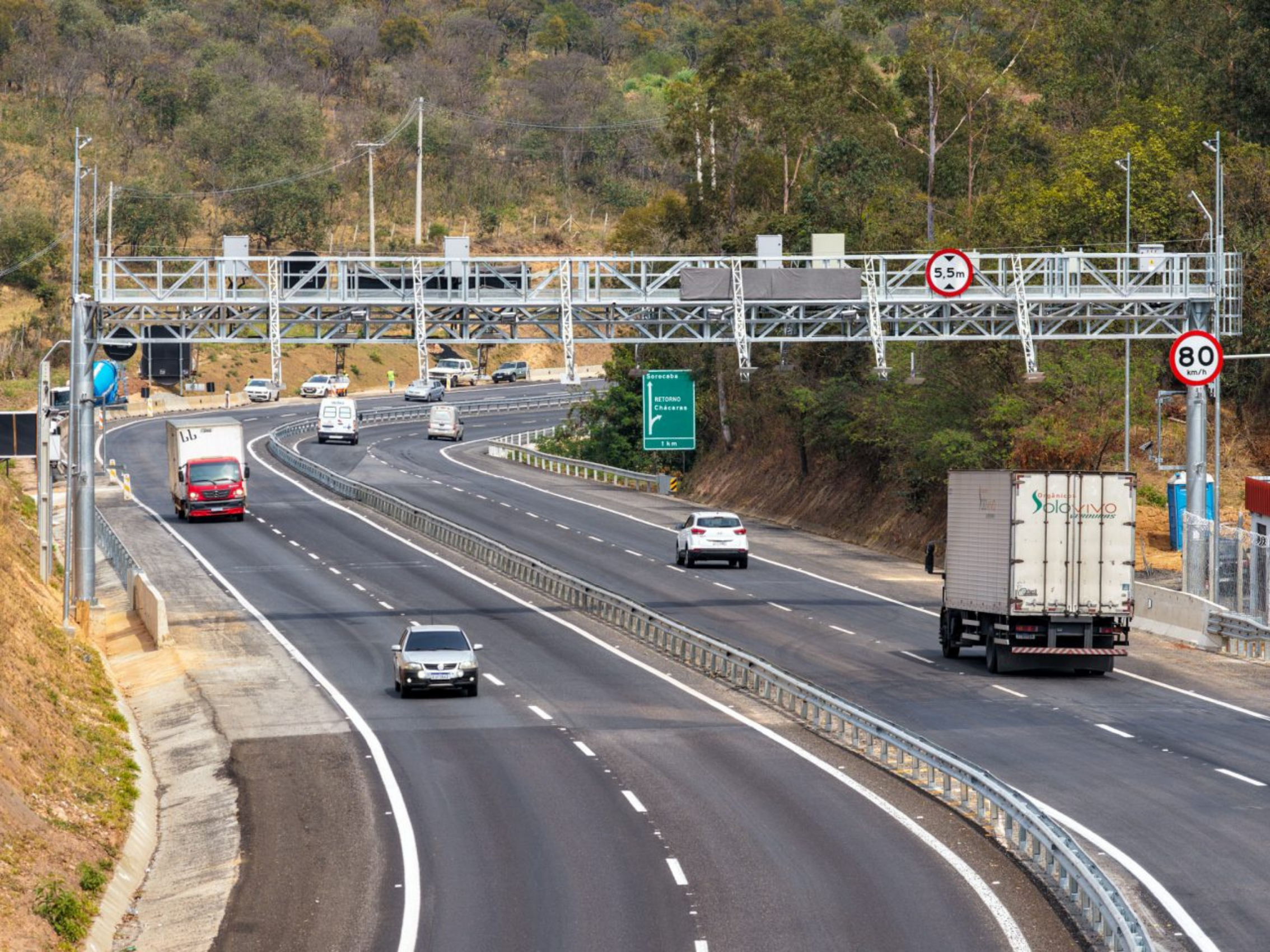 Siga Fácil moderniza rodovias de São Paulo com cobrança automática e trânsito mais fluido