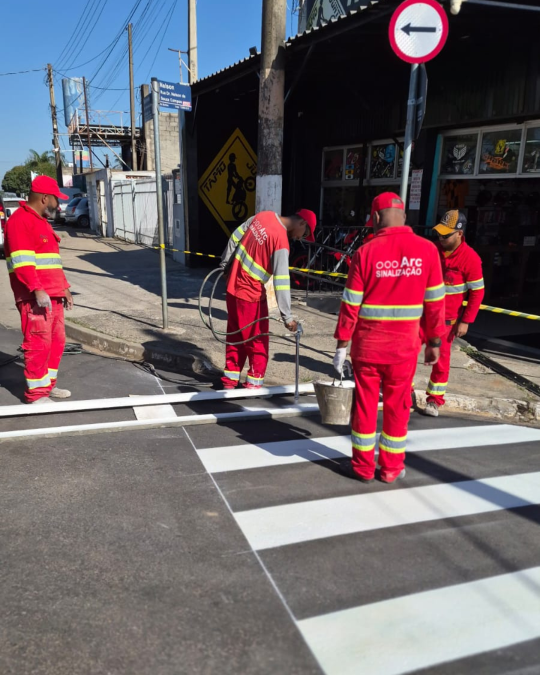 Prefeitura realiza serviços de sinalização viária na região do Pirapitingui em Itu