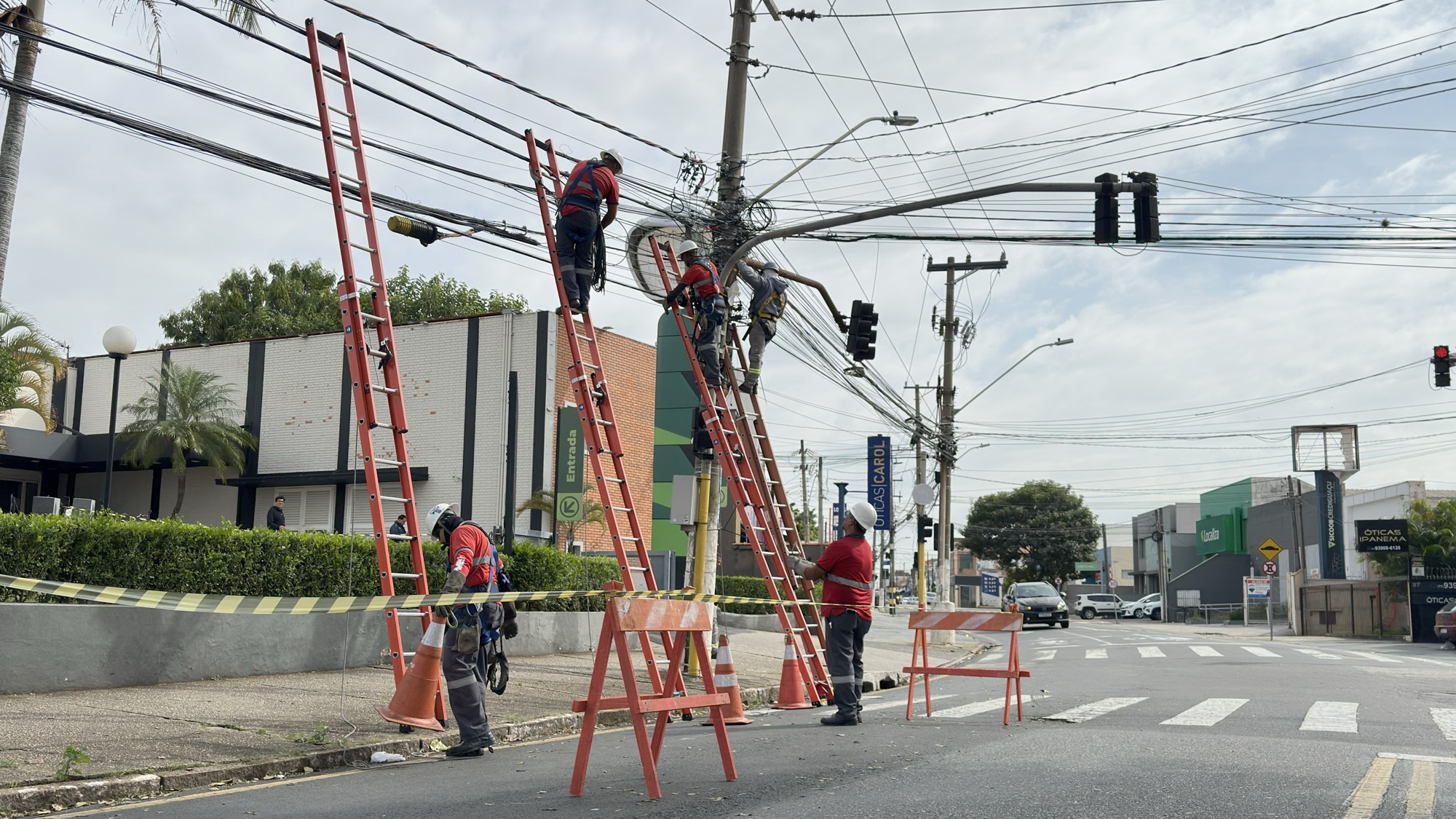 Prefeitura de Itu inicia projeto de limpeza e regularização de fios de telecomunicação nas vias públicas