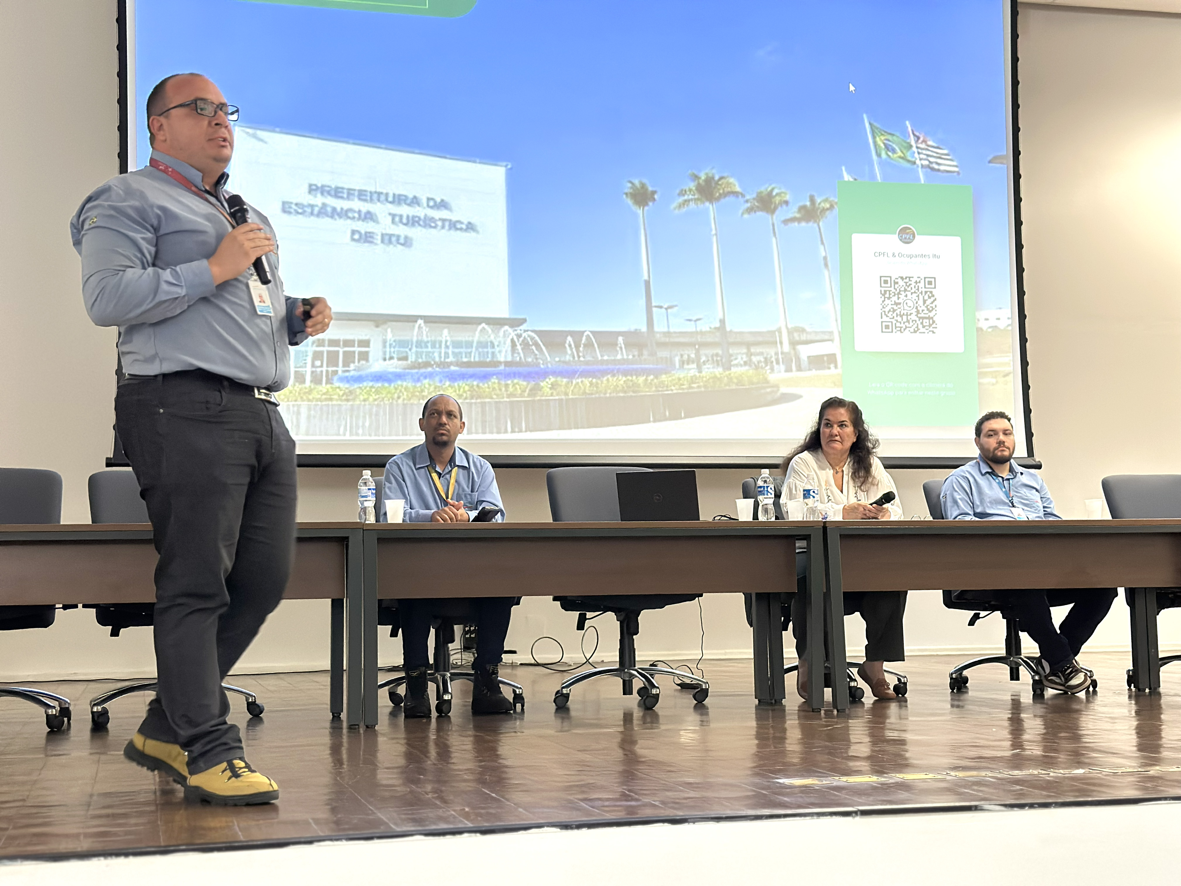 Itu amplia ação para retirada de fios soltos e cabos inutilizados nas vias públicas