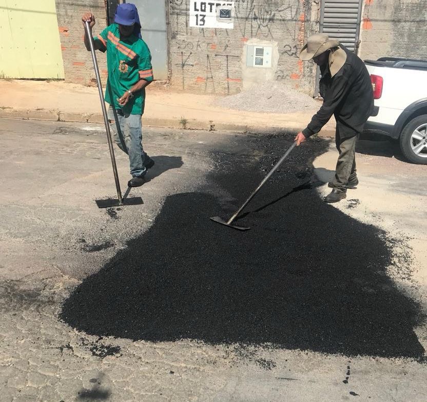 Operação tapa-buraco atende o bairro Bom Viver nesta sexta-feira em Itu