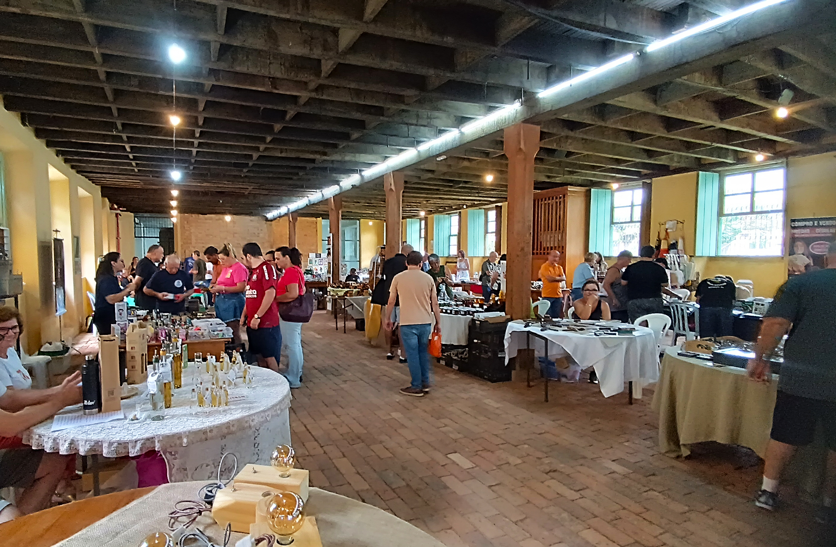 Feira de Antiguidades & Curiosidades valoriza história, cultura e colecionismo em Itu
