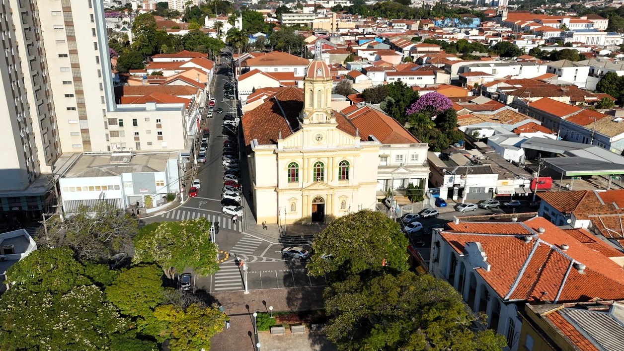 Prefeitura de Itu realiza revitalização da sinalização viária no Centro Histórico nesta noite