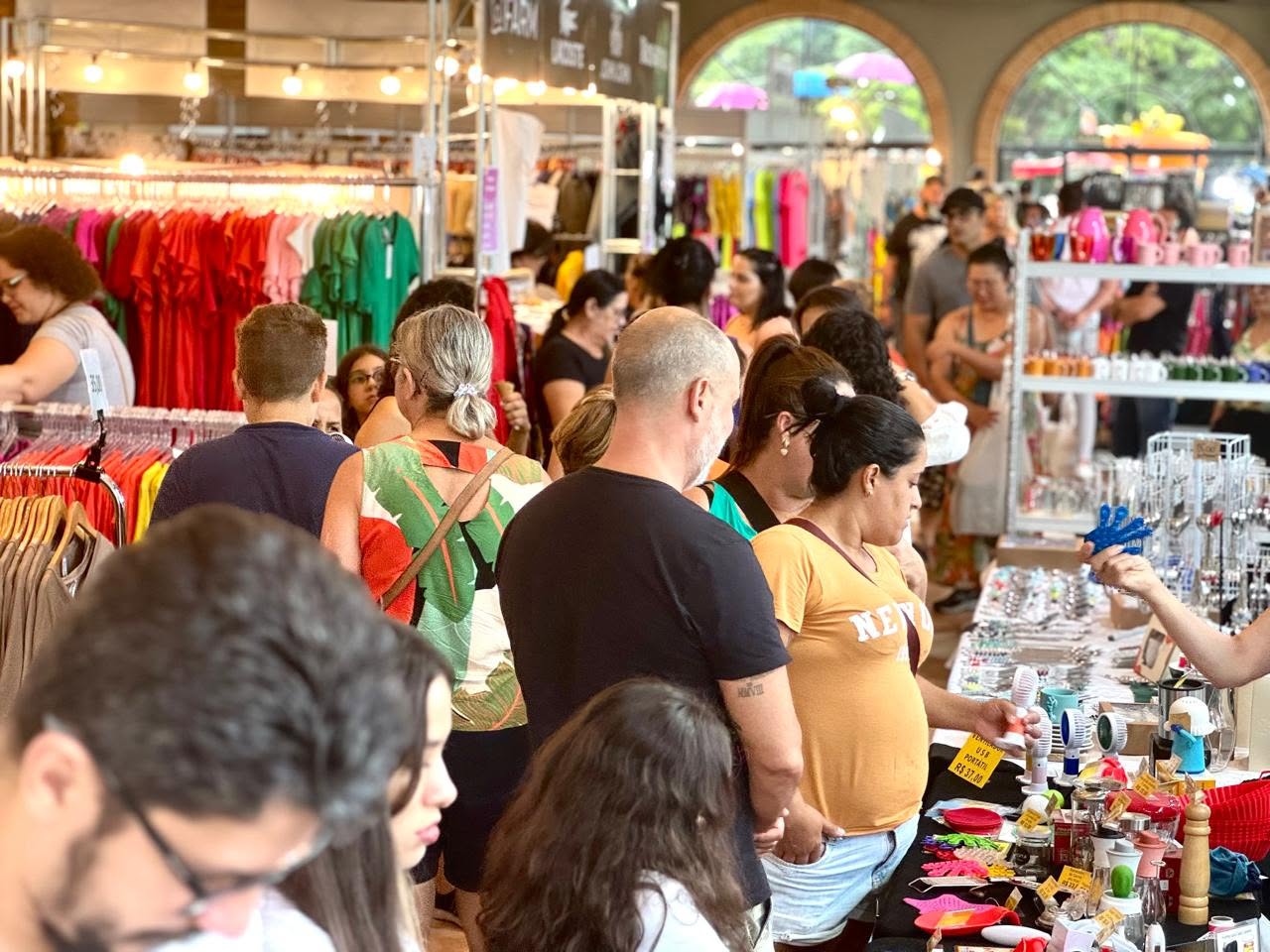 Sorocaba recebe grande bazar de roupas, shows gratuitos e atrações para toda a família