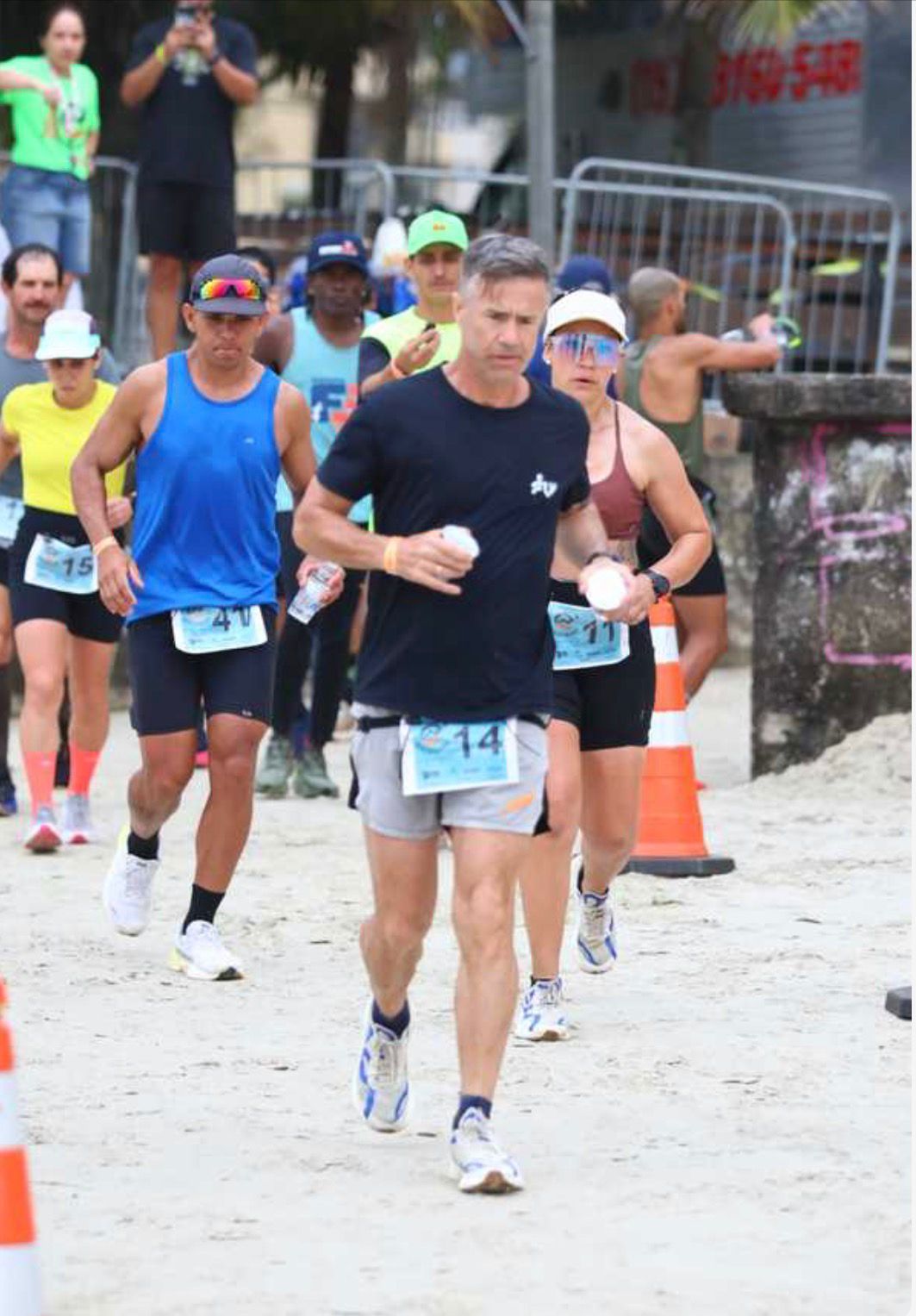 Atletas de Itu se destacam na “Eu e a Corrida Backyard Ultra” em Praia Grande