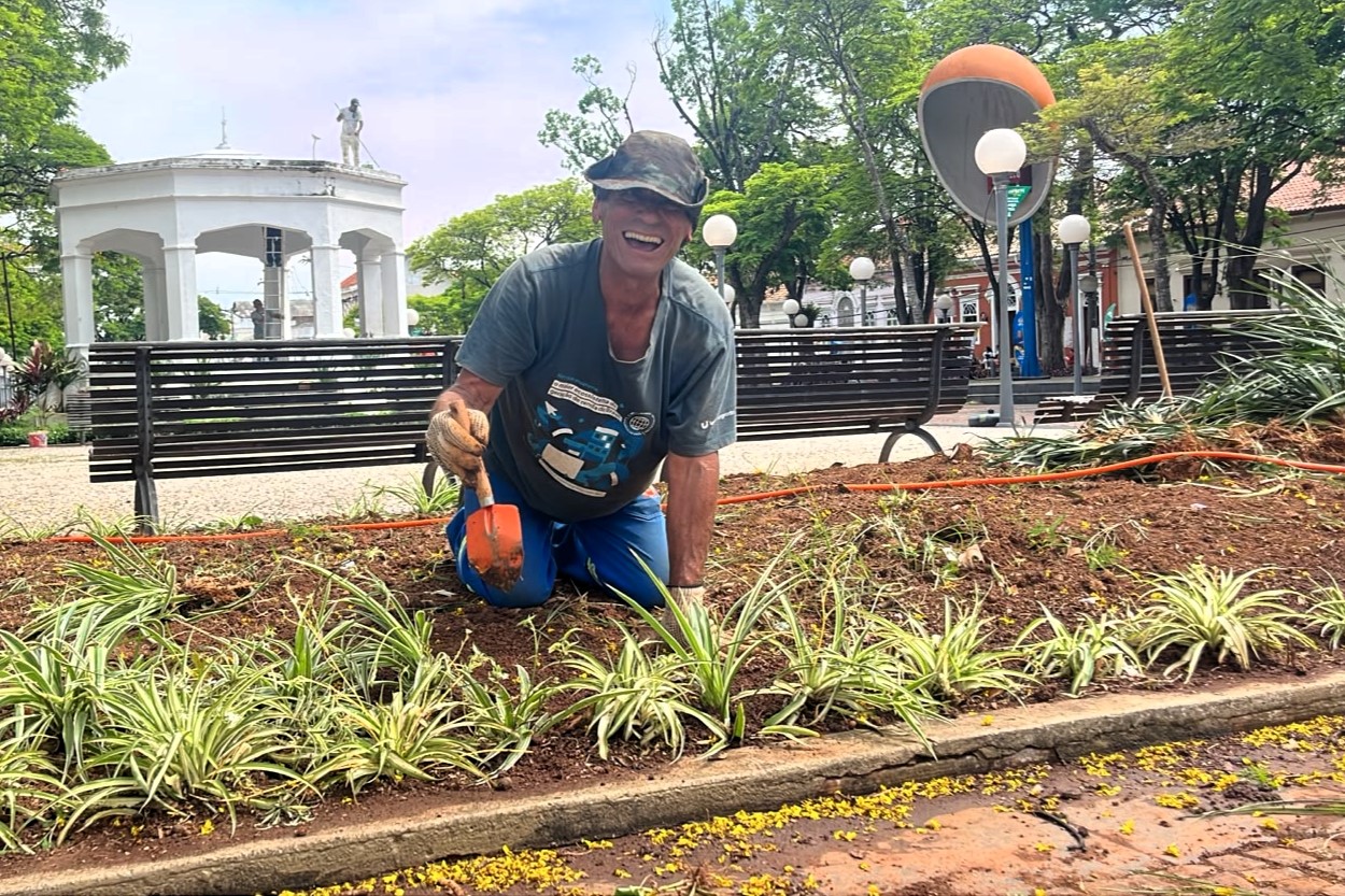 Praça da Matriz recebe ações de zeladoria e manutenção