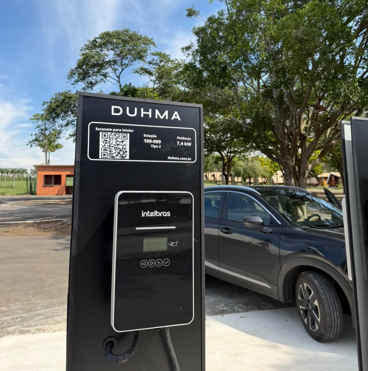 Parque Maeda instala quatro pontos de recarga para carros elétricos em Itu